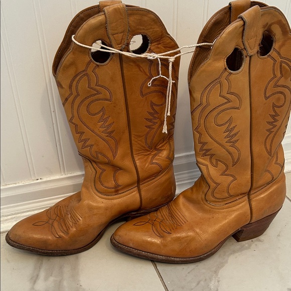 Boulet Classic Tan Leather Cowboy Boots - Picture 5 of 10